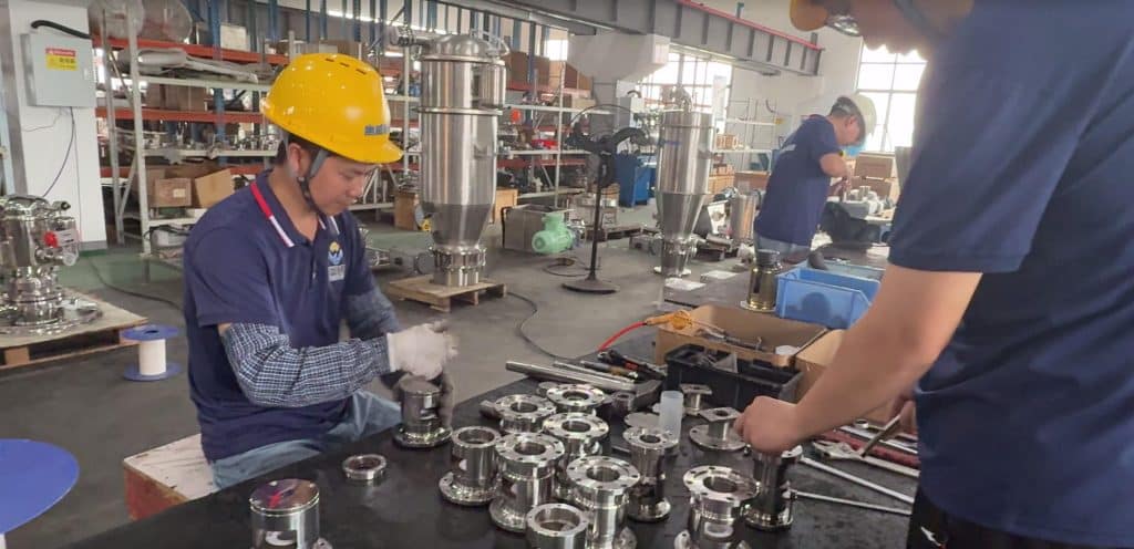 wechat 2025 06 20 155656 678 - 国际权威认证机构德国莱茵 TÜV 对上海幽威进行全面评估，经严格审核，上海幽威成功通过认证，阿里金品认证拍摄：镜头下的幽威力量，专业与热爱共筑前行